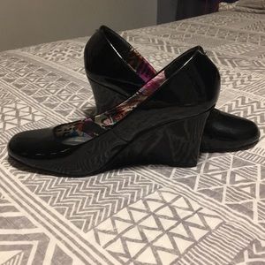 Madden girl wedges